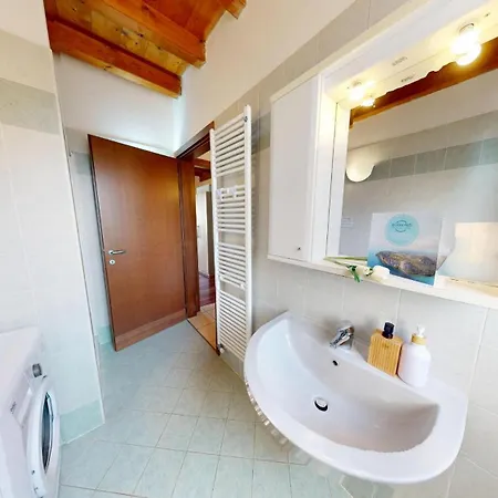 Sakura House By Bookinggardalake Moniga del Garda