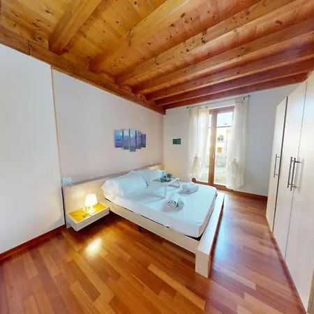 Appartamento Sakura House By Bookinggardalake Moniga del Garda