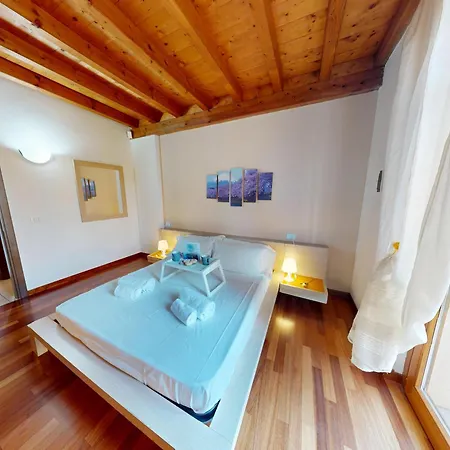 Sakura House By Bookinggardalake Appartamento Moniga del Garda