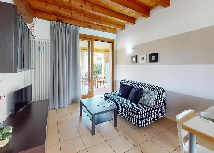 Sakura House By Bookinggardalake Apartman Moniga del Garda