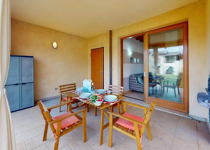 Sakura House By Bookinggardalake Apartman