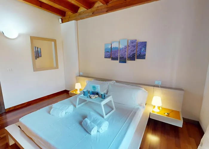 Sakura House By Bookinggardalake Moniga del Garda